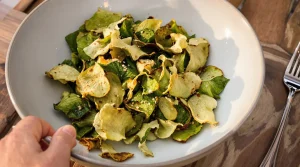 Je fais des chips avec mes feuilles de poireau : mes voisins restent bluffés à l’apéro